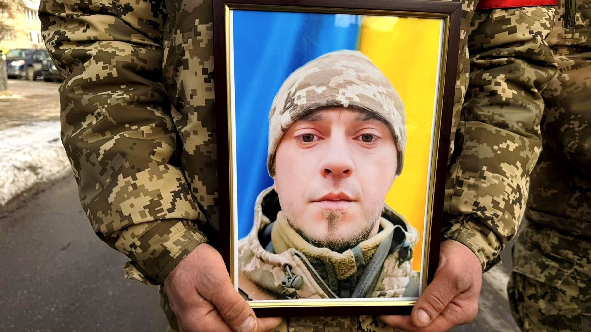 У Надвірній попрощались з 41-річним воїном Олександром Беззубовим
