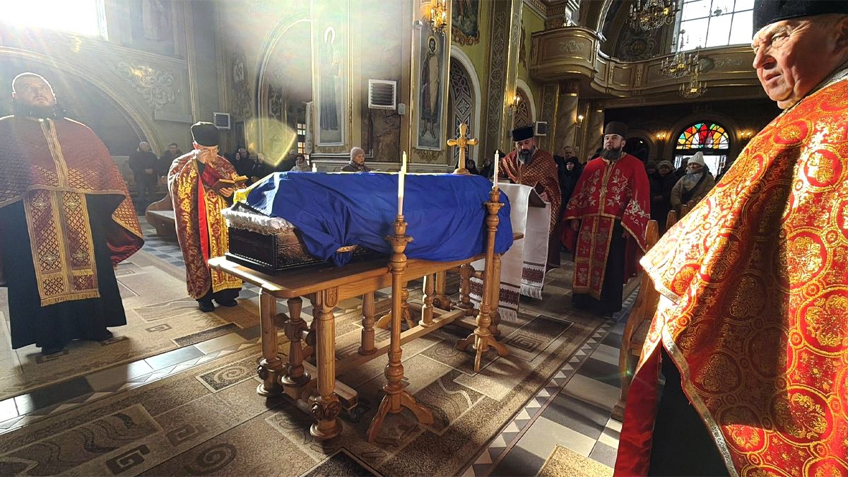 У Надвірній попрощали з 41-річним воїном Олександром Беззубовим 5