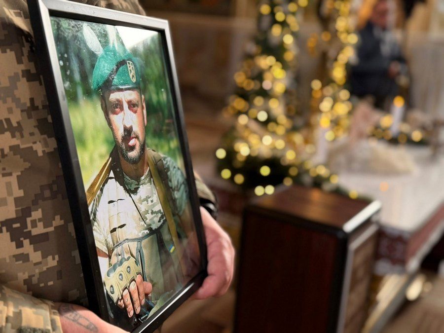 В останню дорогу Надвірнянська громада провела Героя Романа Козакова 6