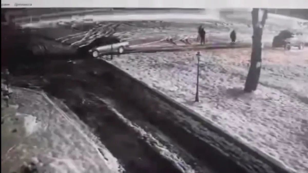 В Яремче притягнули до відповідальності водія, який дрифтував на стадіоні