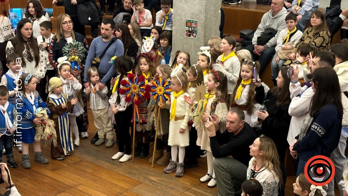 В Івано-Франківську пластуни запалили "Різдвяну свічечку" 6