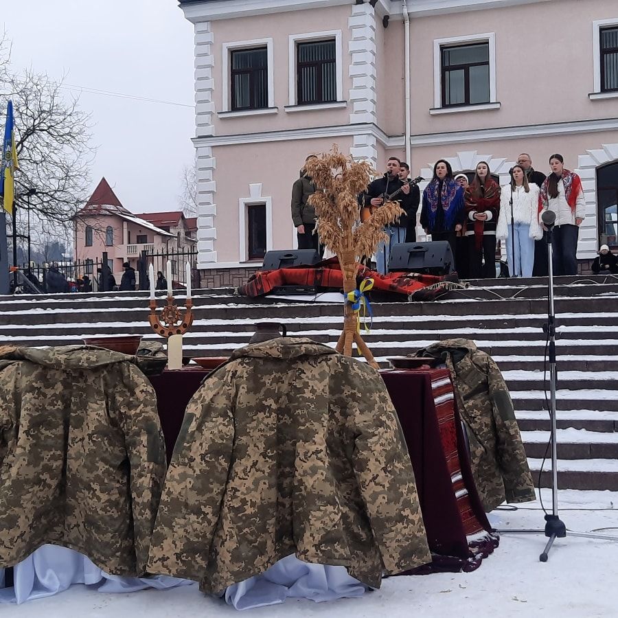 В Яремче пройшла благодійна Розколяда на підтримку воїнів 2