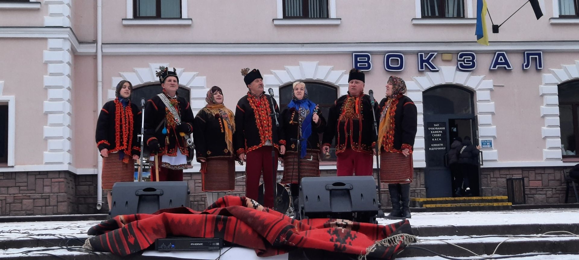 В Яремче пройшла благодійна Розколяда на підтримку воїнів 8