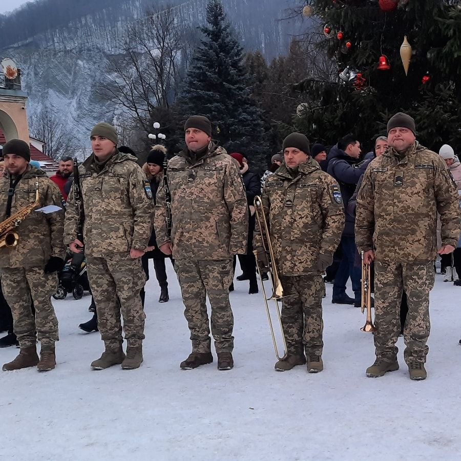 В Яремче пройшла благодійна Розколяда на підтримку воїнів 6