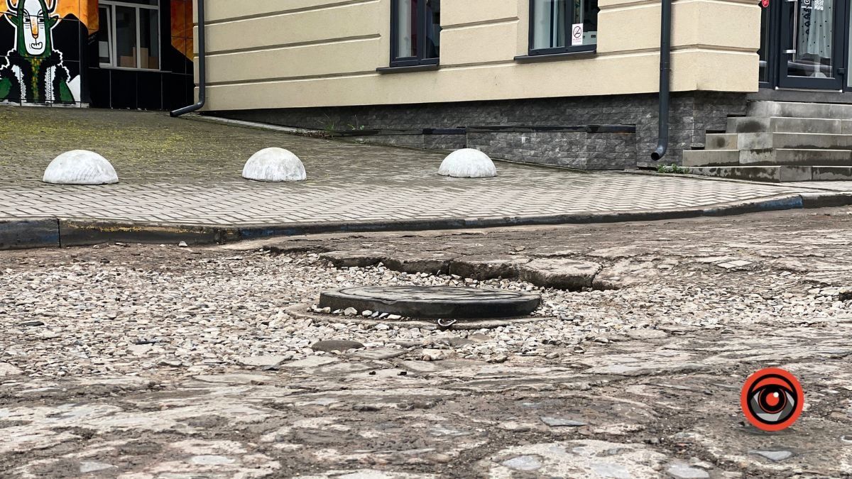 Обережно, не погубіть колеса: вулиця Валова у Коломиї потребує ремонту