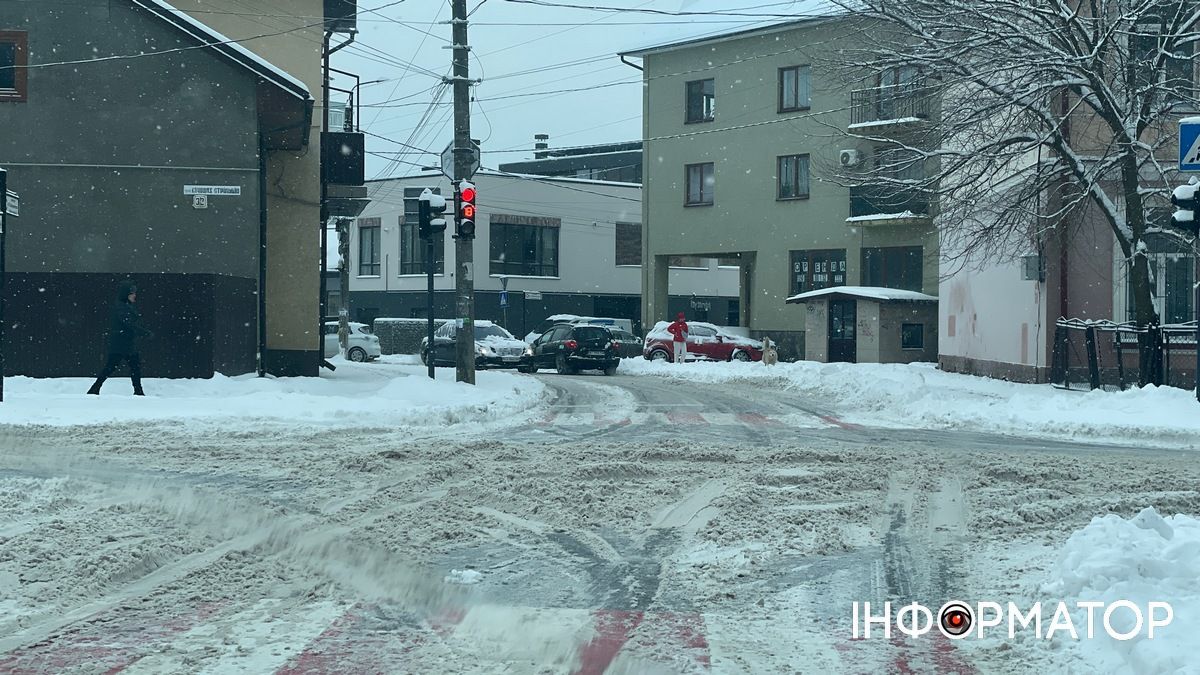 Чи розчищені дороги у Коломиї від снігу та що каже влада 6