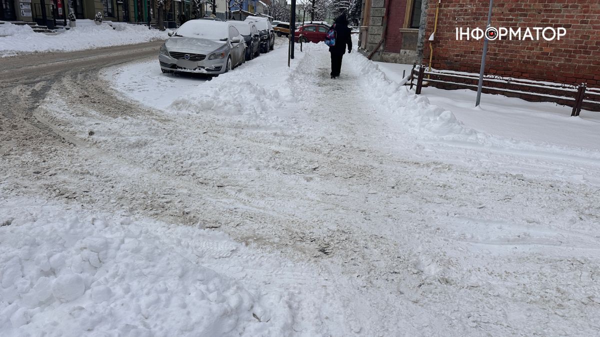 Розчищена вулиця Січових Стрільців у Коломиї Розчищена вулиця Січових Стрільців у Коломиї