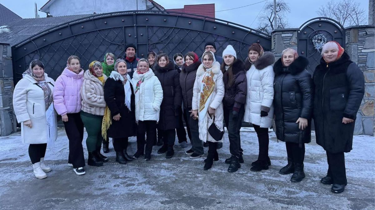 Різдвяна коляда з великою метою: у Білих Ославах зібрали кошти для ЗСУ 3