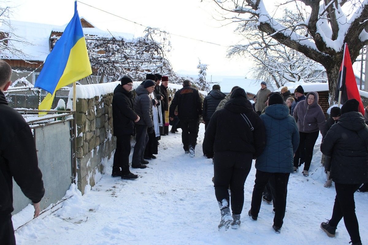 До Делятина на вічний спочинок повернувся Герой Василь Солоненко 6