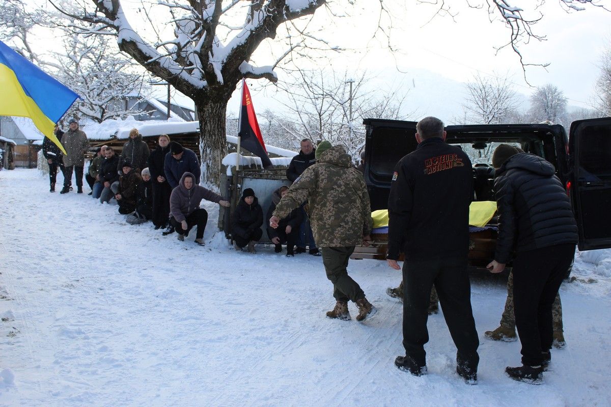 До Делятина на вічний спочинок повернувся Герой Василь Солоненко 5