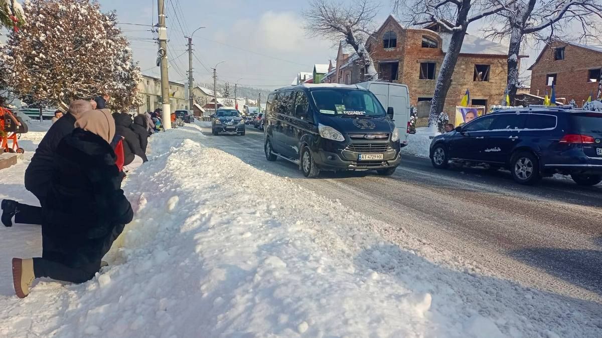 До Делятина на вічний спочинок повернувся Герой Василь Солоненко 3