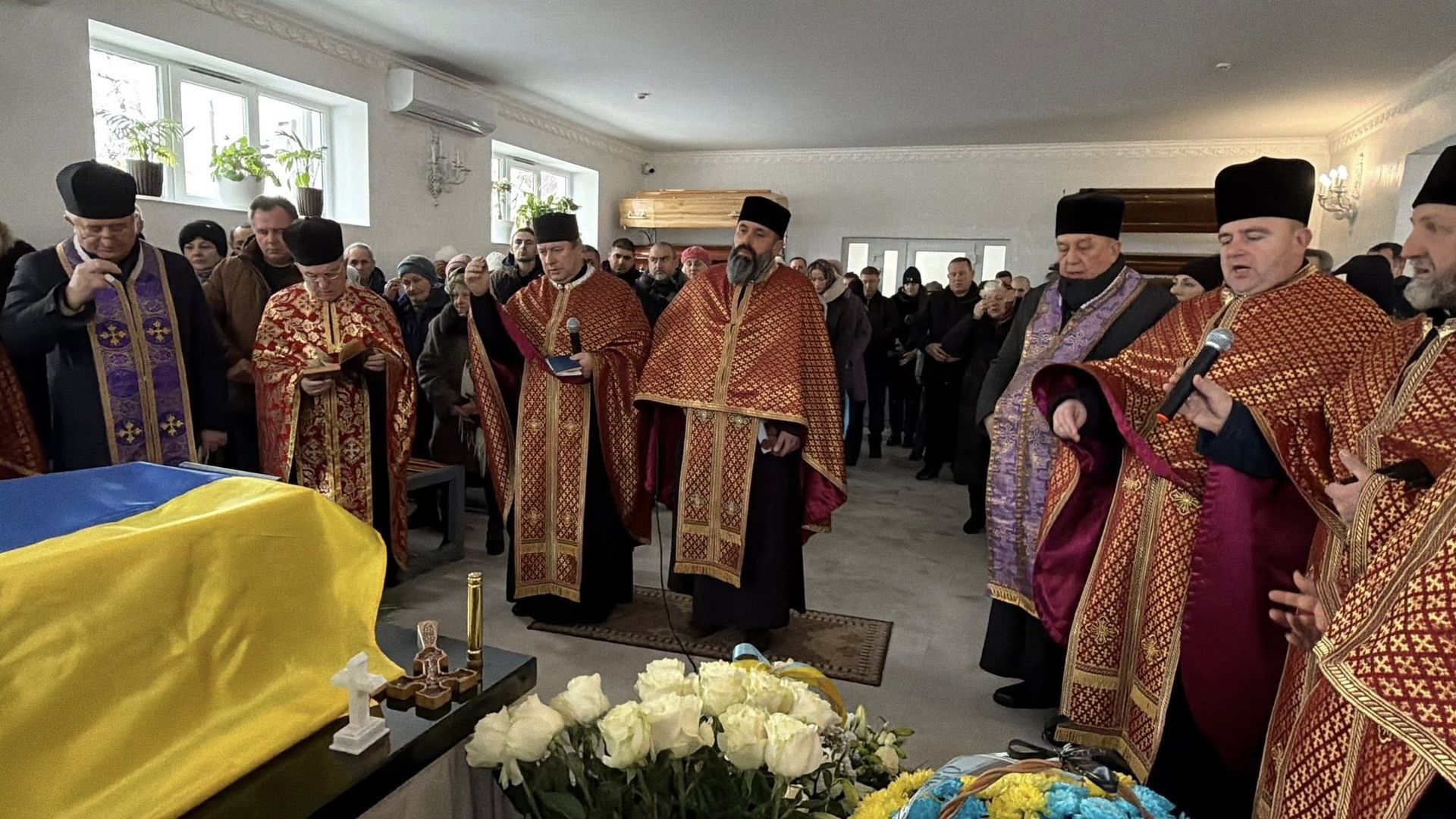 У Надвірній попрощались із полеглим Героєм Олегом Беззубовим 4