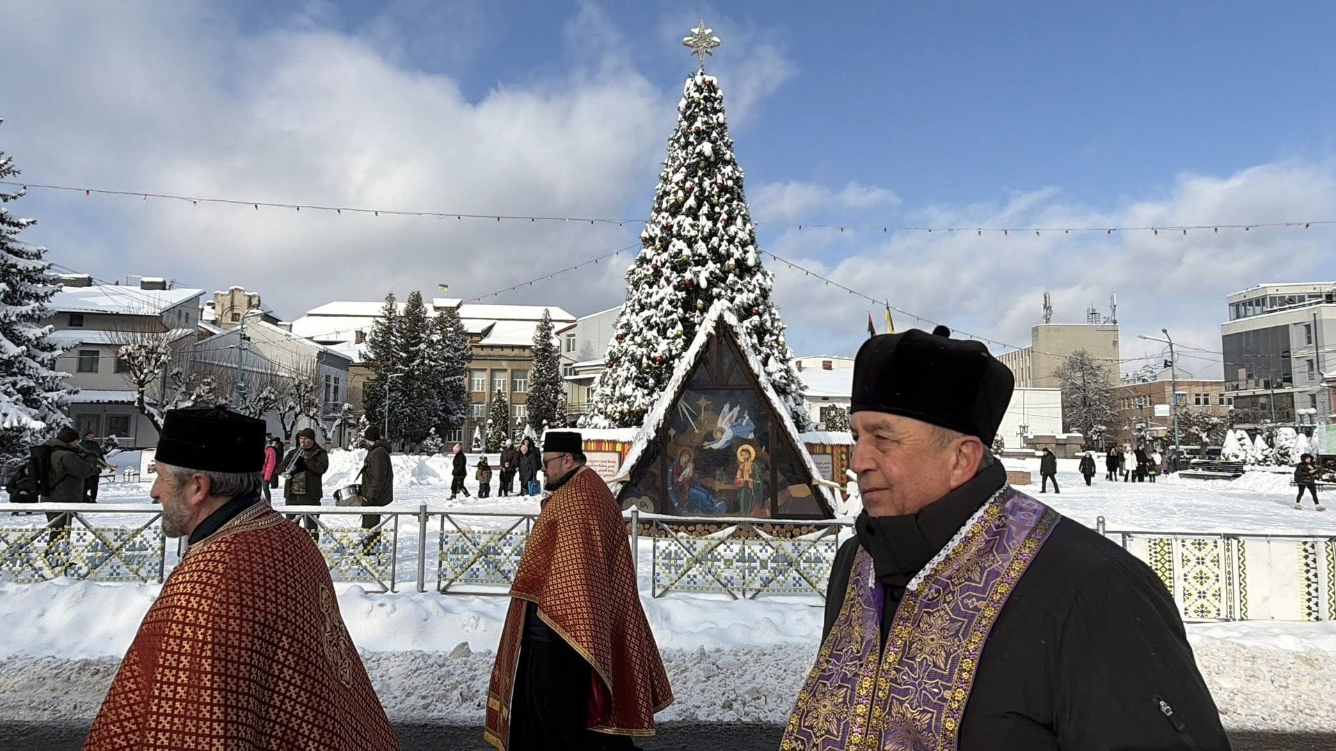 У Надвірній попрощались із полеглим Героєм Олегом Беззубовим 6