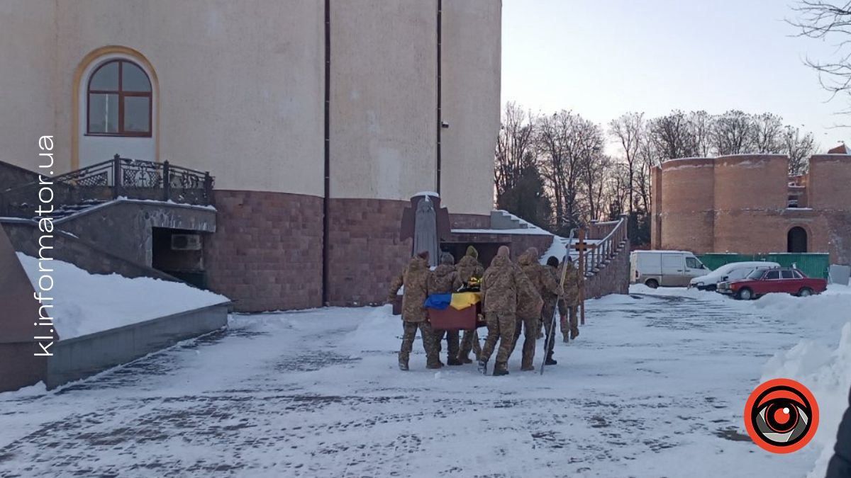 У Коломиї "на щиті" зустріли скорботний кортеж загиблого воїна Володимира Коцаби 2