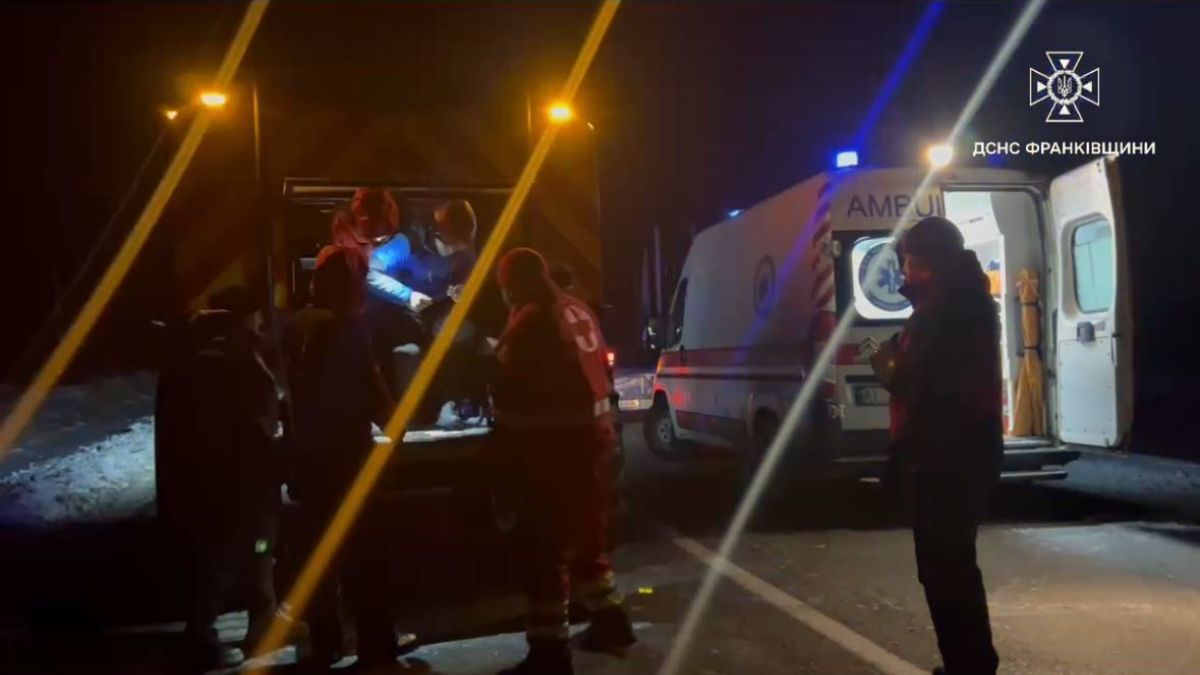 Рятувальники на снігоболотоході доправили до медиків 11-річного хлопчика, який травмував ногу під час катання на санчатах 1