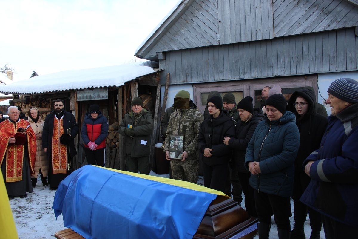 У Делятині попрощались із полеглим Героєм Василем Соколенком 6