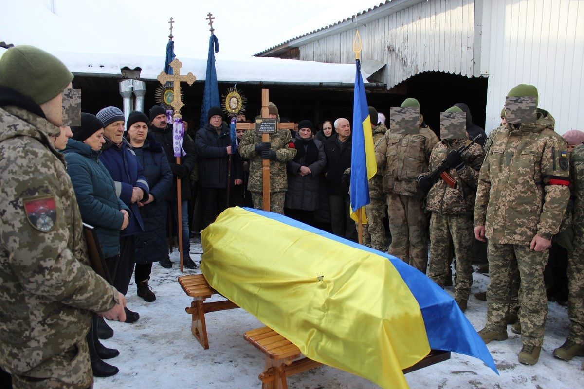 У Делятині попрощались із полеглим Героєм Василем Соколенком 7