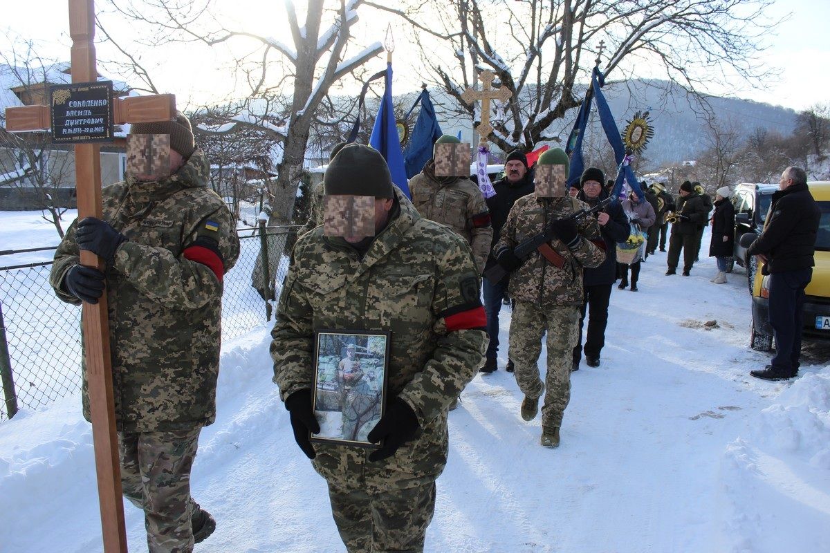 У Делятині попрощались із полеглим Героєм Василем Соколенком 8