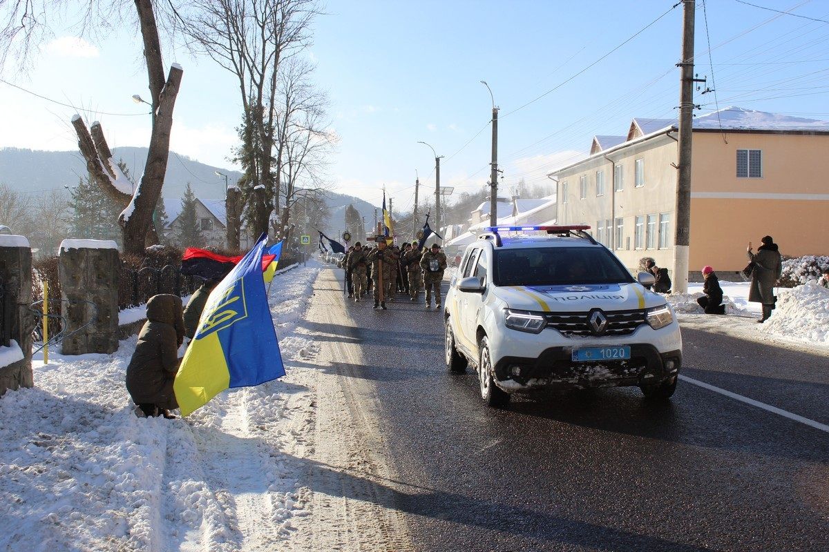 У Делятині попрощались із полеглим Героєм Василем Соколенком 11