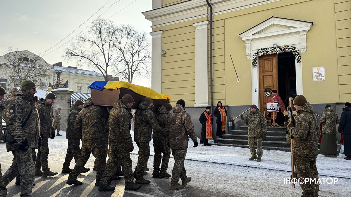 На вічний спочинок коломияни провели воїна Володимира Коцабу 17