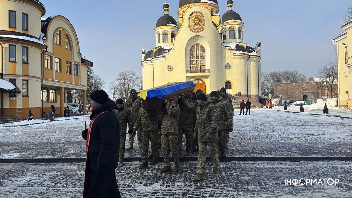 На вічний спочинок коломияни провели воїна Володимира Коцабу 3