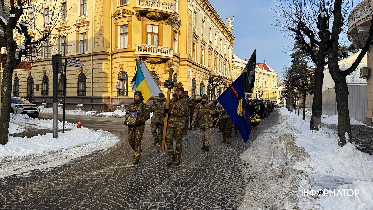 На вічний спочинок коломияни провели воїна Володимира Коцабу 7