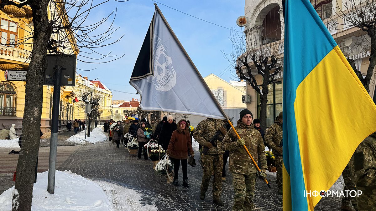 На вічний спочинок коломияни провели воїна Володимира Коцабу 8