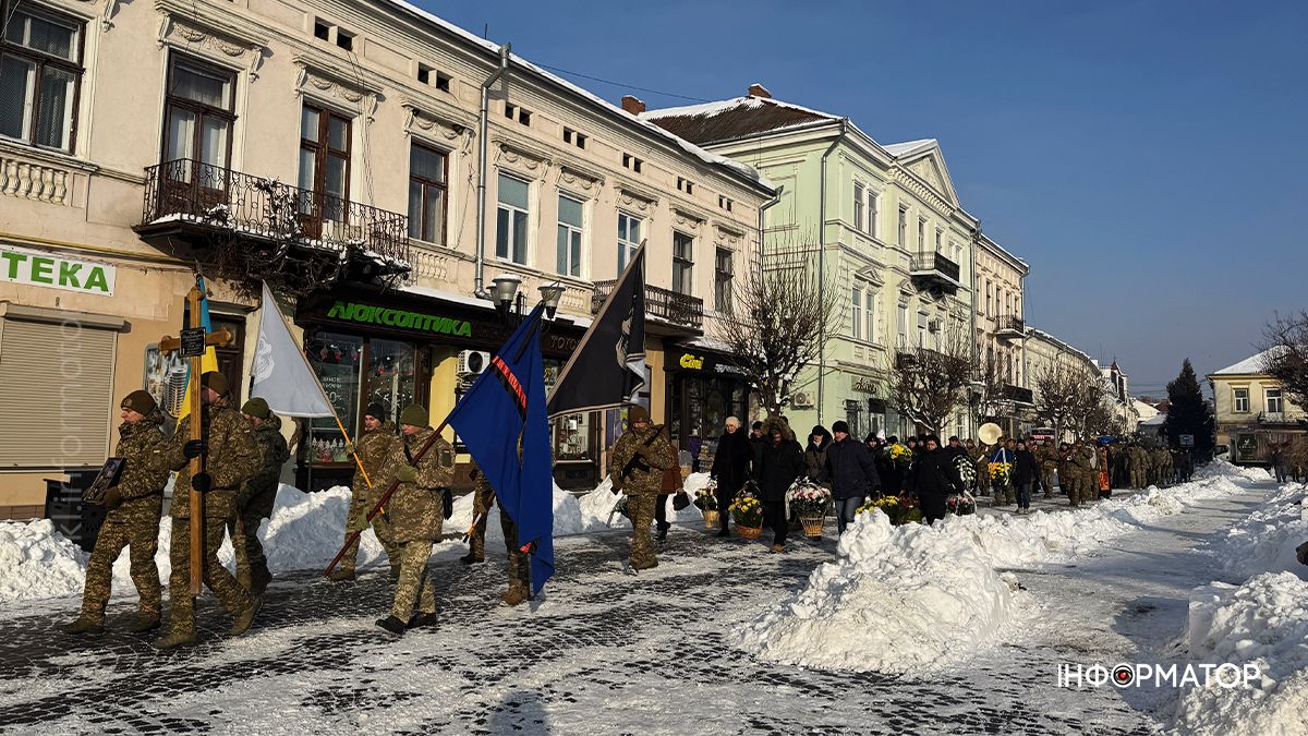 На вічний спочинок коломияни провели воїна Володимира Коцабу 14