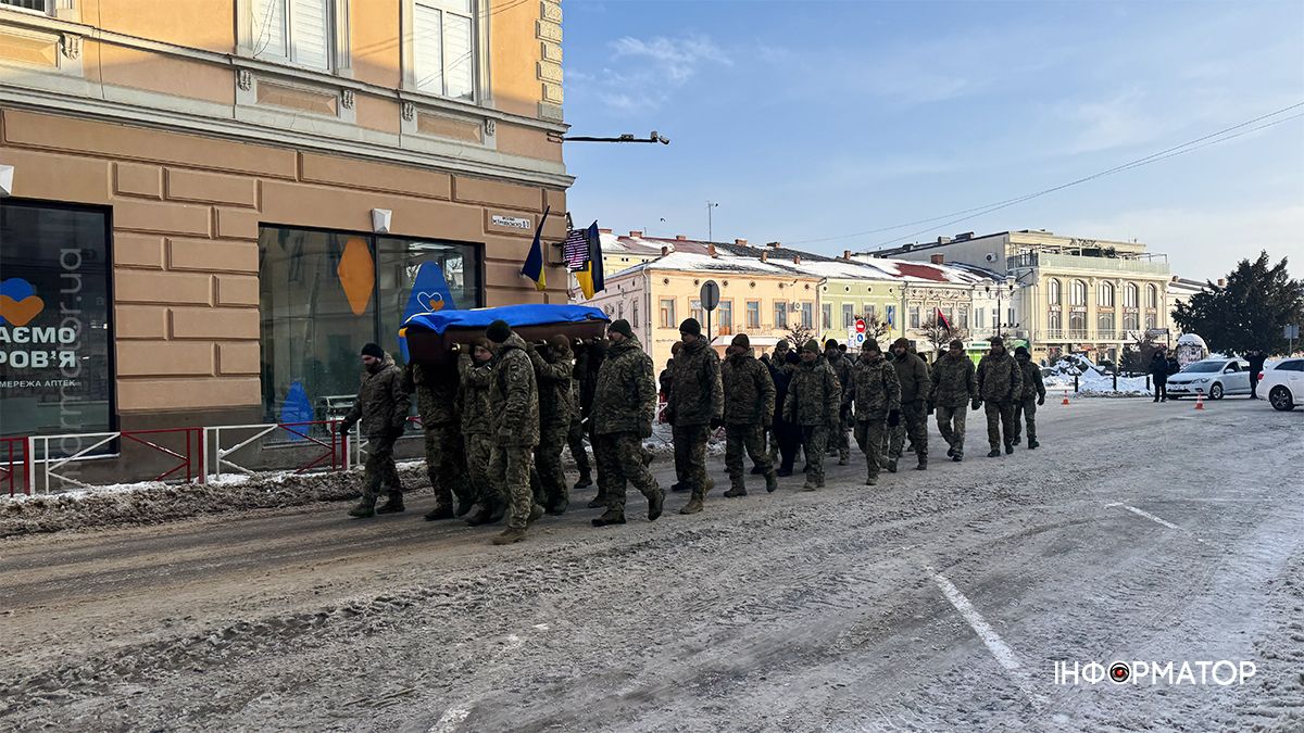 На вічний спочинок коломияни провели воїна Володимира Коцабу 16