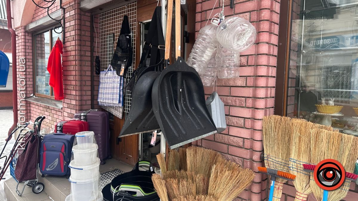 Які ціни на лопати для чистки снігу у Коломиї 2