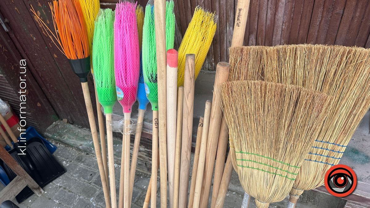 Які ціни на лопати для чистки снігу у Коломиї 9