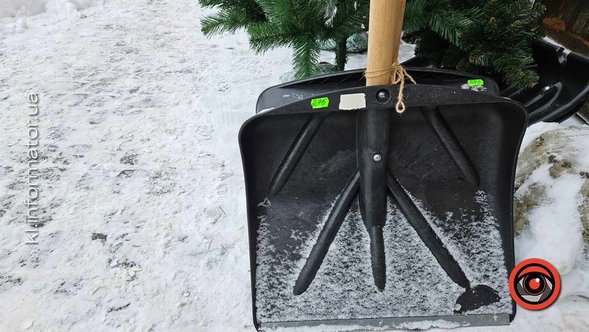 Які ціни на лопати для чистки снігу у Коломиї 1