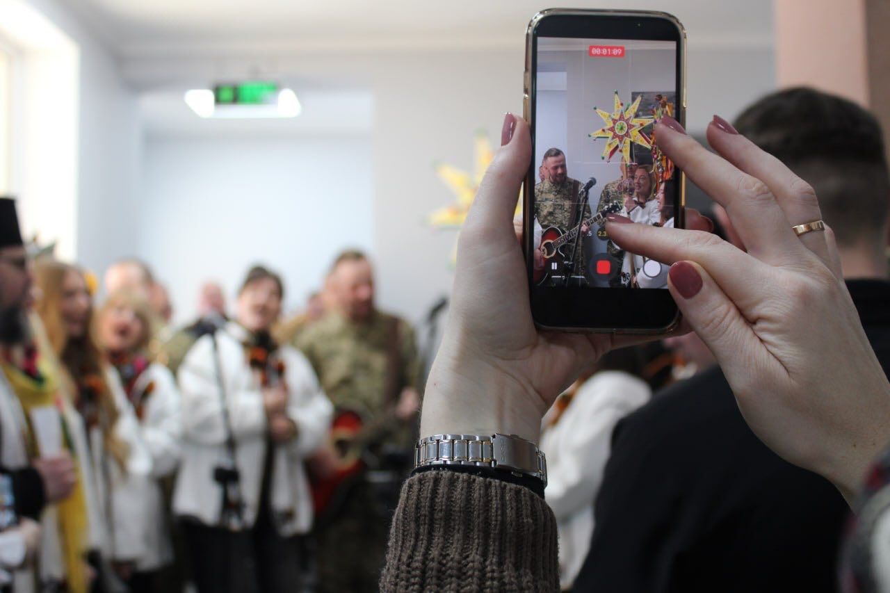 У Коломиї з колядою відвідали госпіталь ветеранів та оздоровчий центр 1