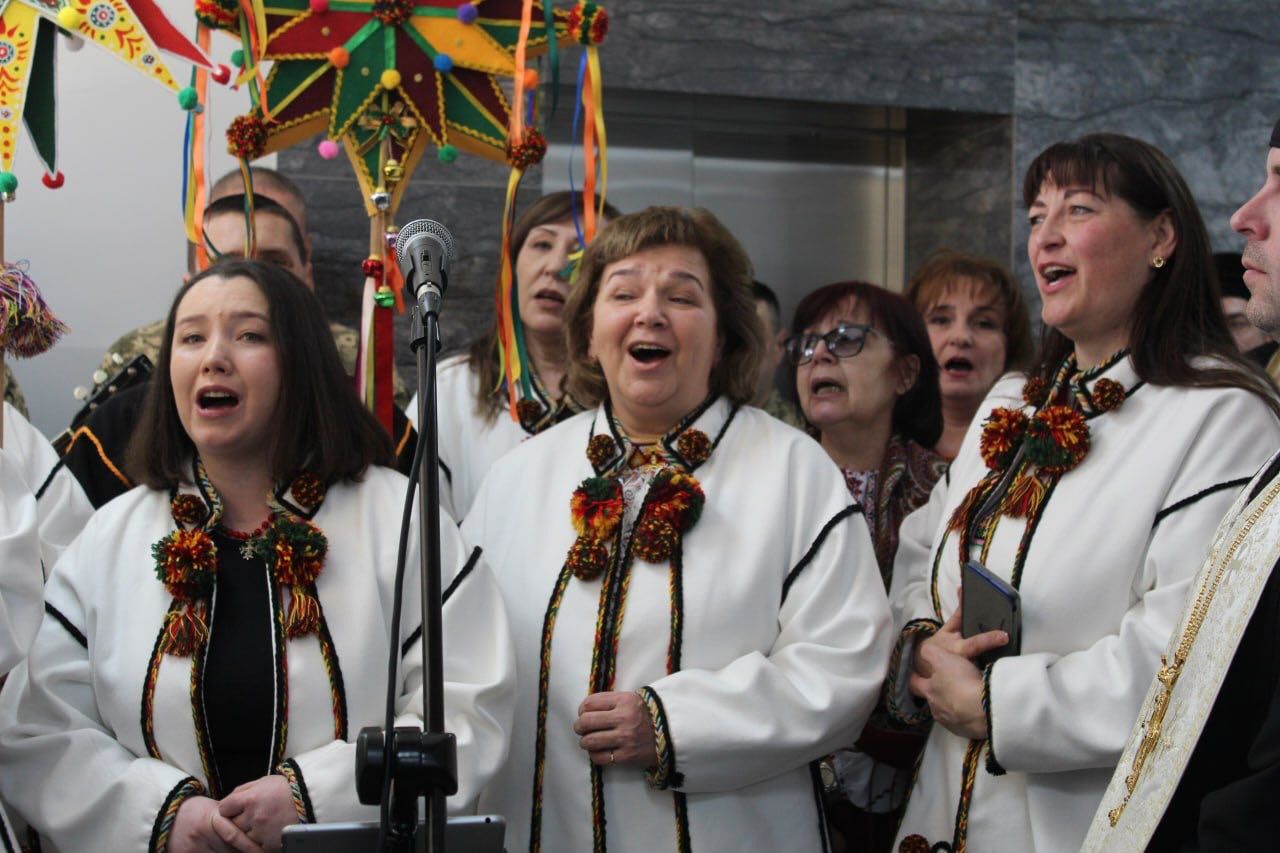 У Коломиї з колядою відвідали госпіталь ветеранів та оздоровчий центр 7