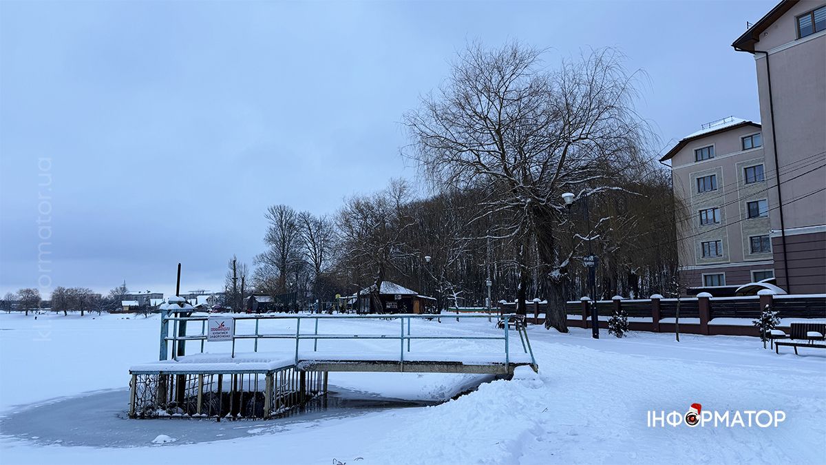 Зимовий ранок на озері в Коломиї: фоторепортаж 23