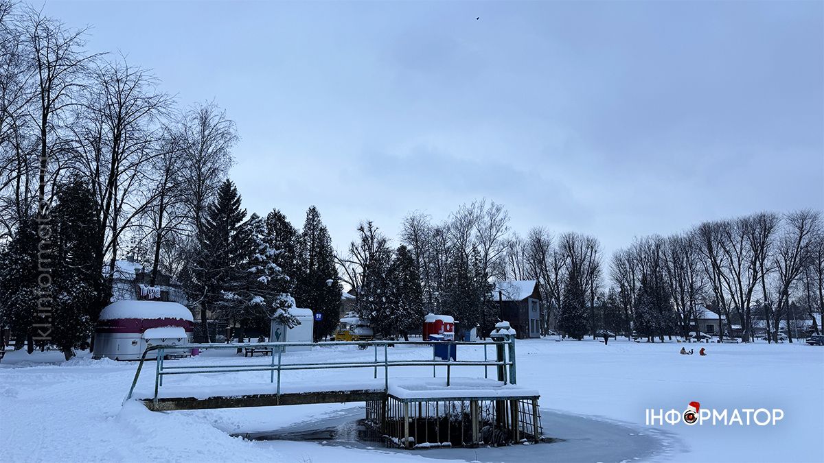 Зимовий ранок на озері в Коломиї: фоторепортаж 21