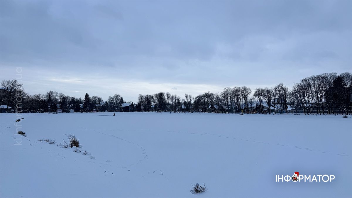 Зимовий ранок на озері в Коломиї: фоторепортаж 17