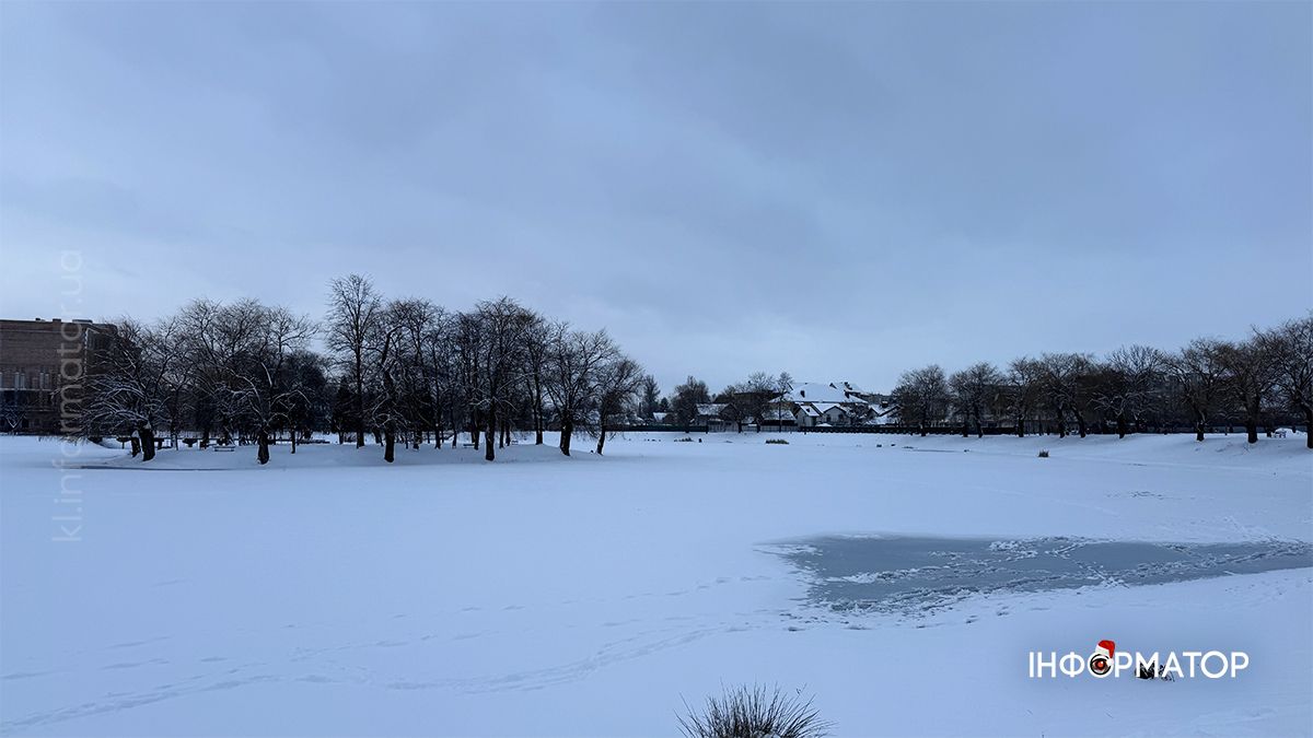 Зимовий ранок на озері в Коломиї: фоторепортаж 16