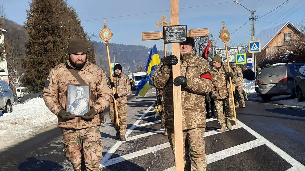 Яремчанська громада попрощалася з воїном Володимиром Василишиним