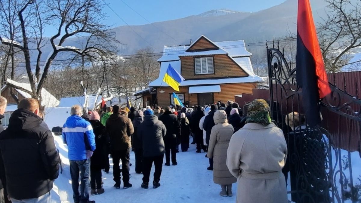 Яремчанська громада попрощалася з воїном Володимиром Василишиним 1