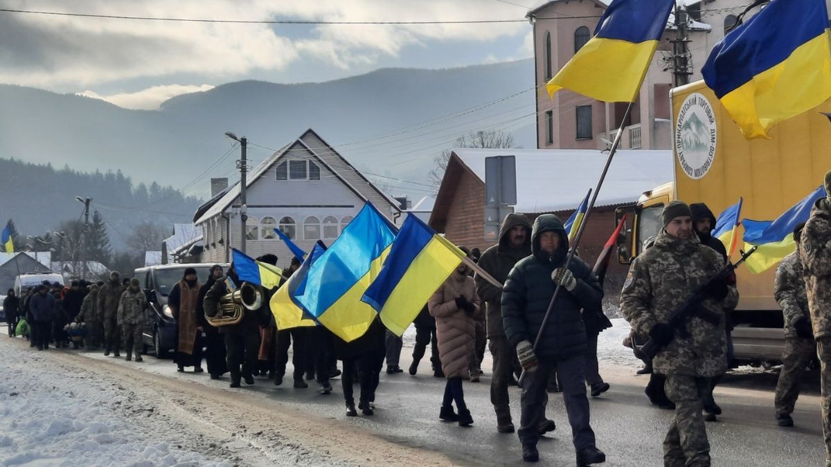 Яремчанська громада попрощалася з воїном Володимиром Василишиним 3