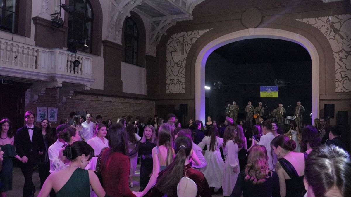 Зимовий благодійний бал "Вартові мрії" в Коломиї