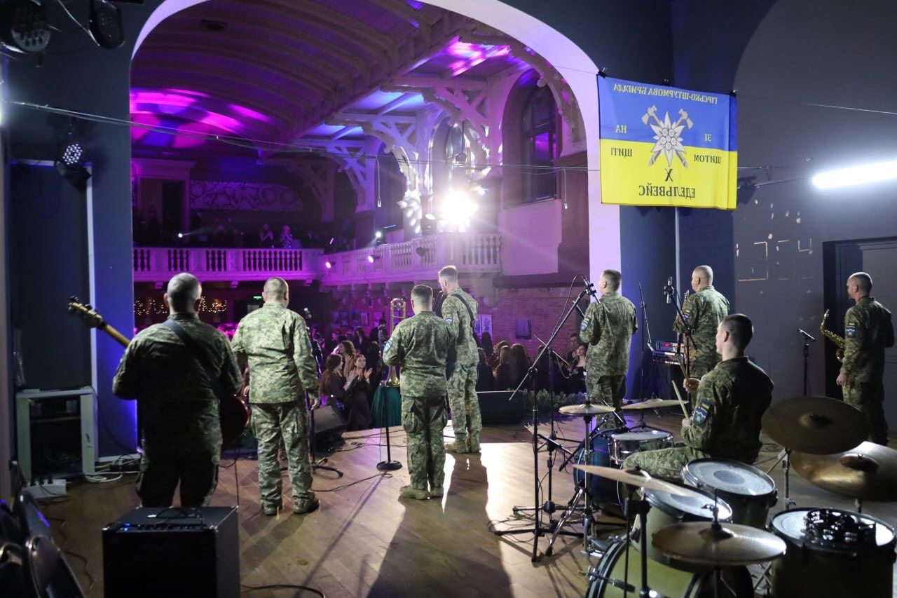 Благодійний бал "Вартові мрії". Фото: Коломия Культурна