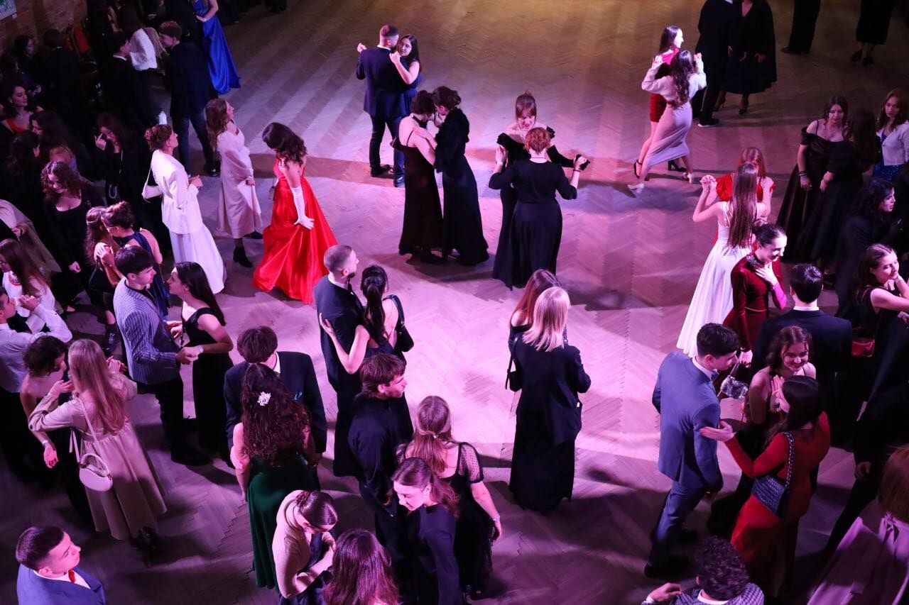 Благодійний бал "Вартові мрії". Фото: Коломия Культурна