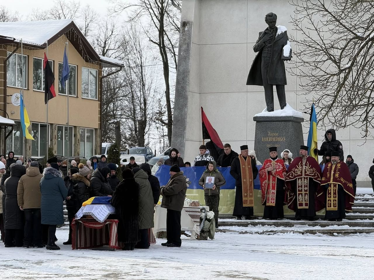 На Коломийщині попрощались із полеглим Героєм Романом Червінським 1