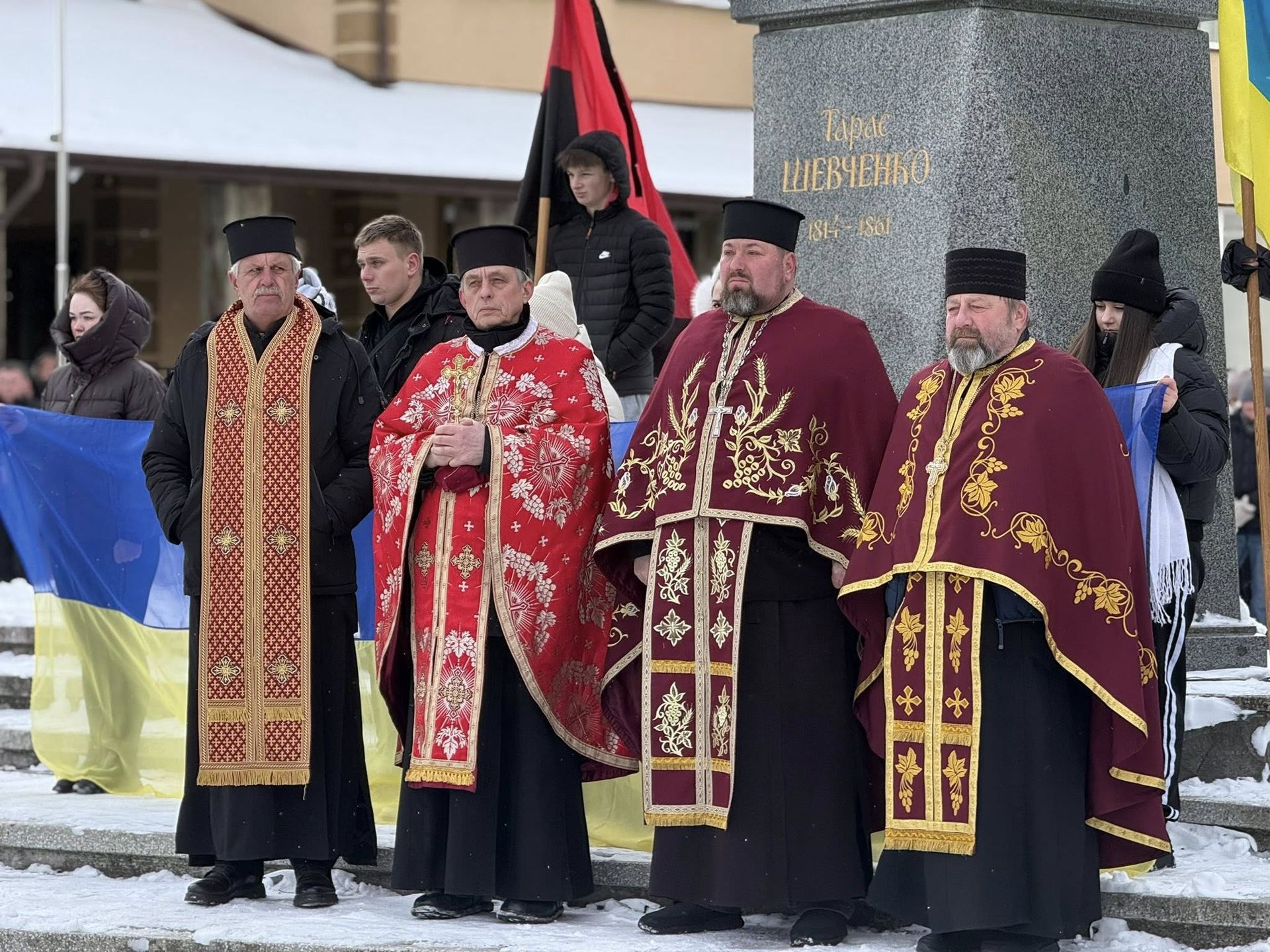 На Коломийщині попрощались із полеглим Героєм Романом Червінським 3