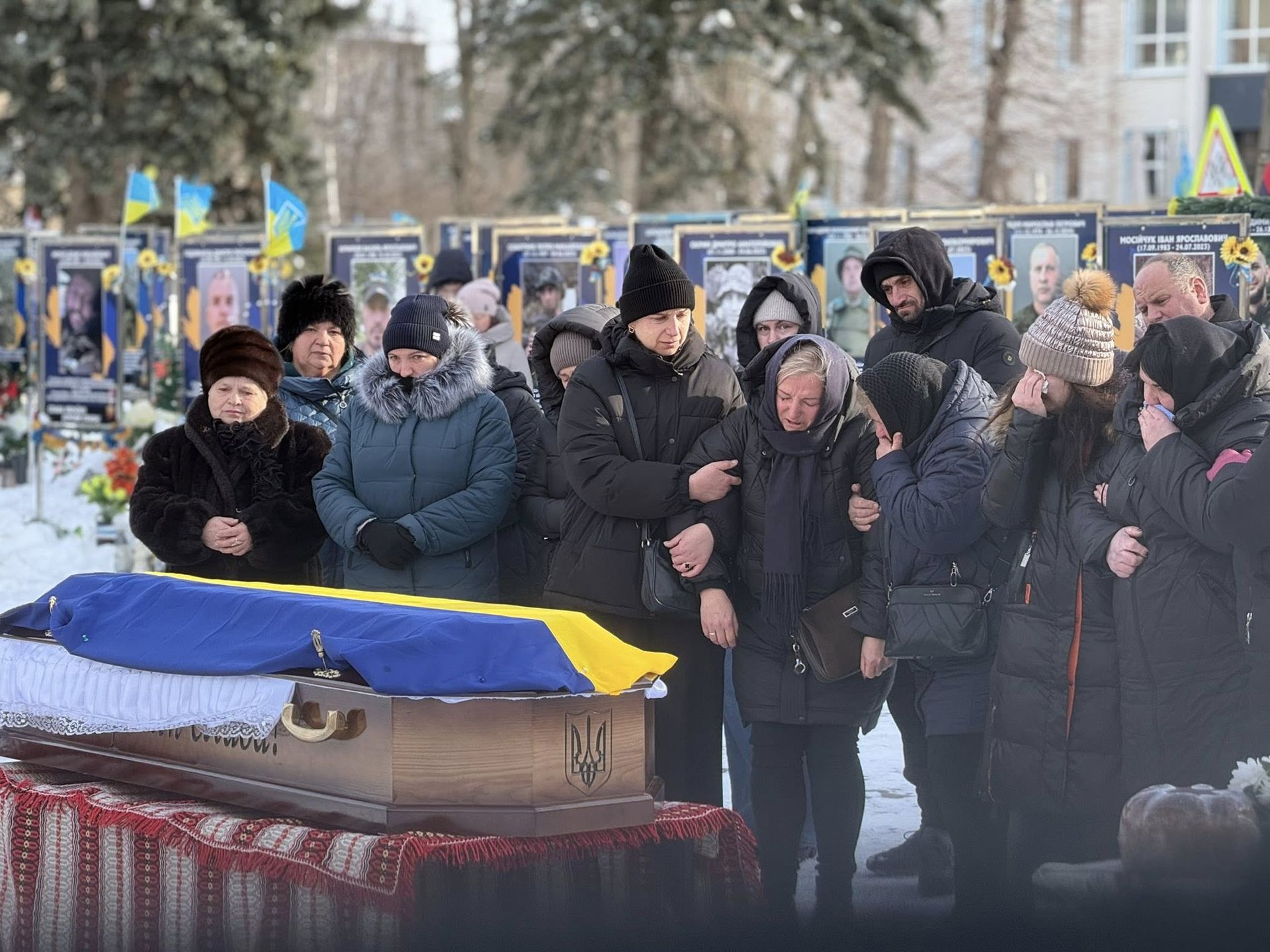 На Коломийщині попрощались із полеглим Героєм Романом Червінським 7