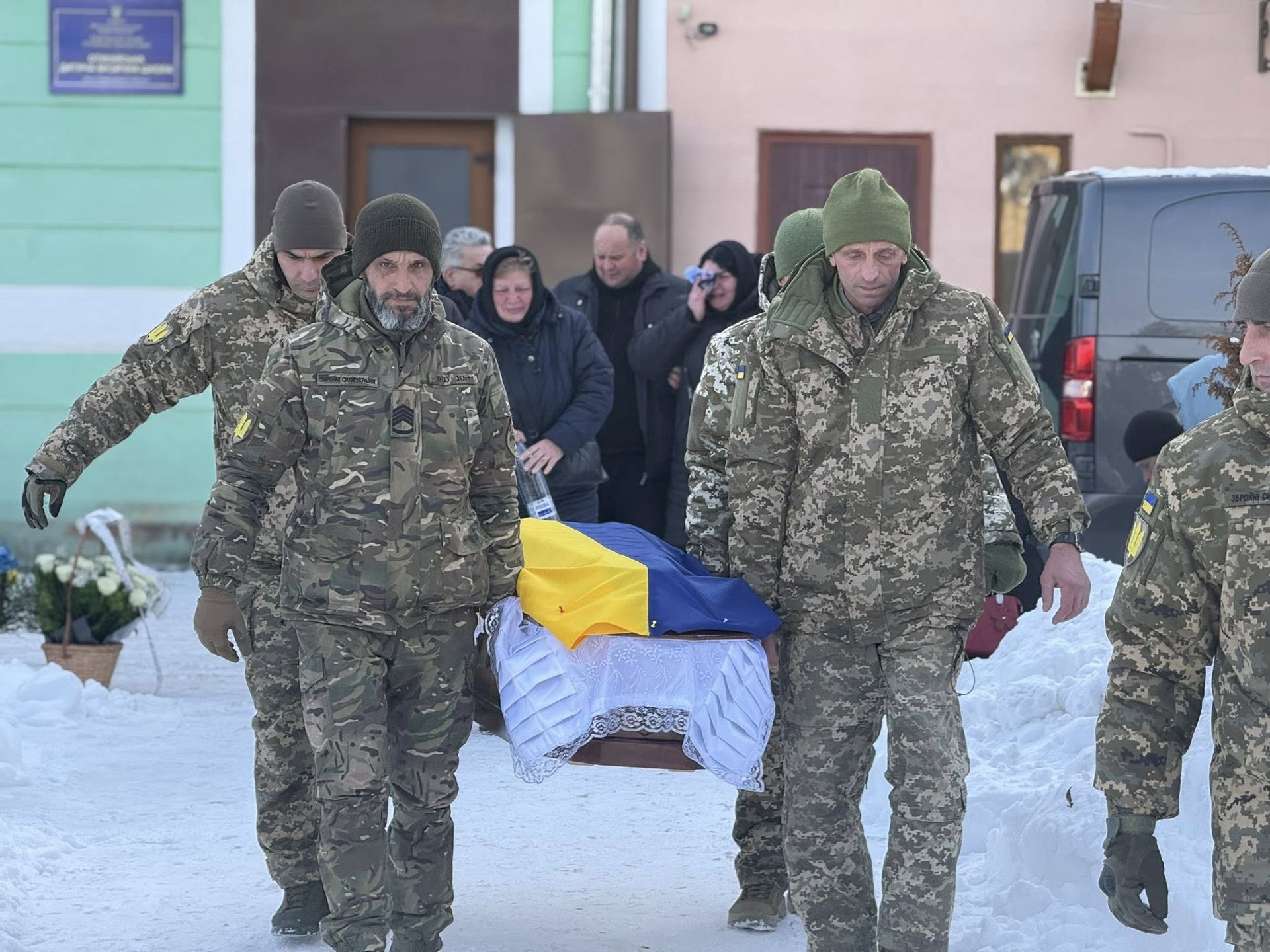 На Коломийщині попрощались із полеглим Героєм Романом Червінським 6