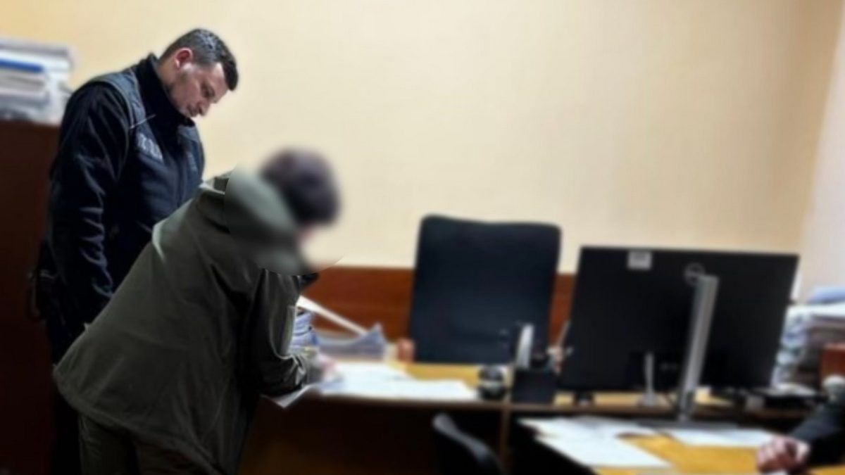 У розкраданні пального підозрюють ексначальницю управління освіти однієї з громад Прикарпаття