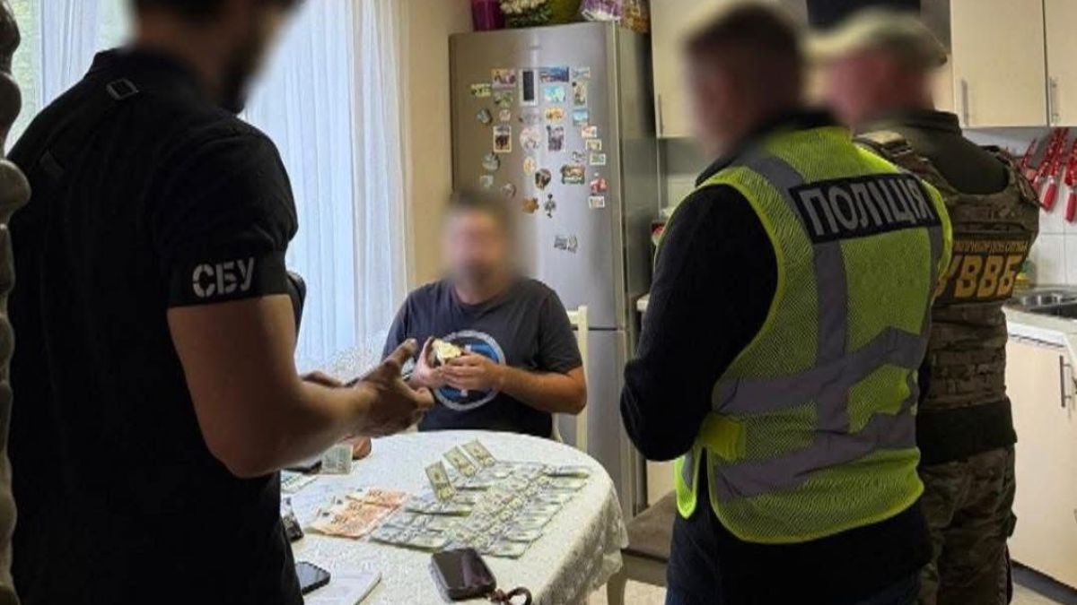 На Франківщині виявили групу, яка переправляла чоловіків до Румунії. Серед учасників були й посадовці нацпарку